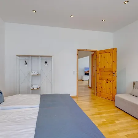 Kaza Guesthouse, Centrally Located 2 & 3 Bedroom Apartments In Augsburg Exterior photo