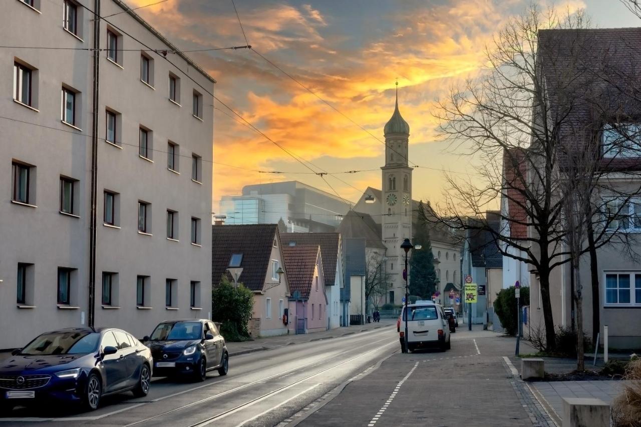 Kaza Guesthouse, Centrally Located 2 & 3 Bedroom In Apartament Augsburg