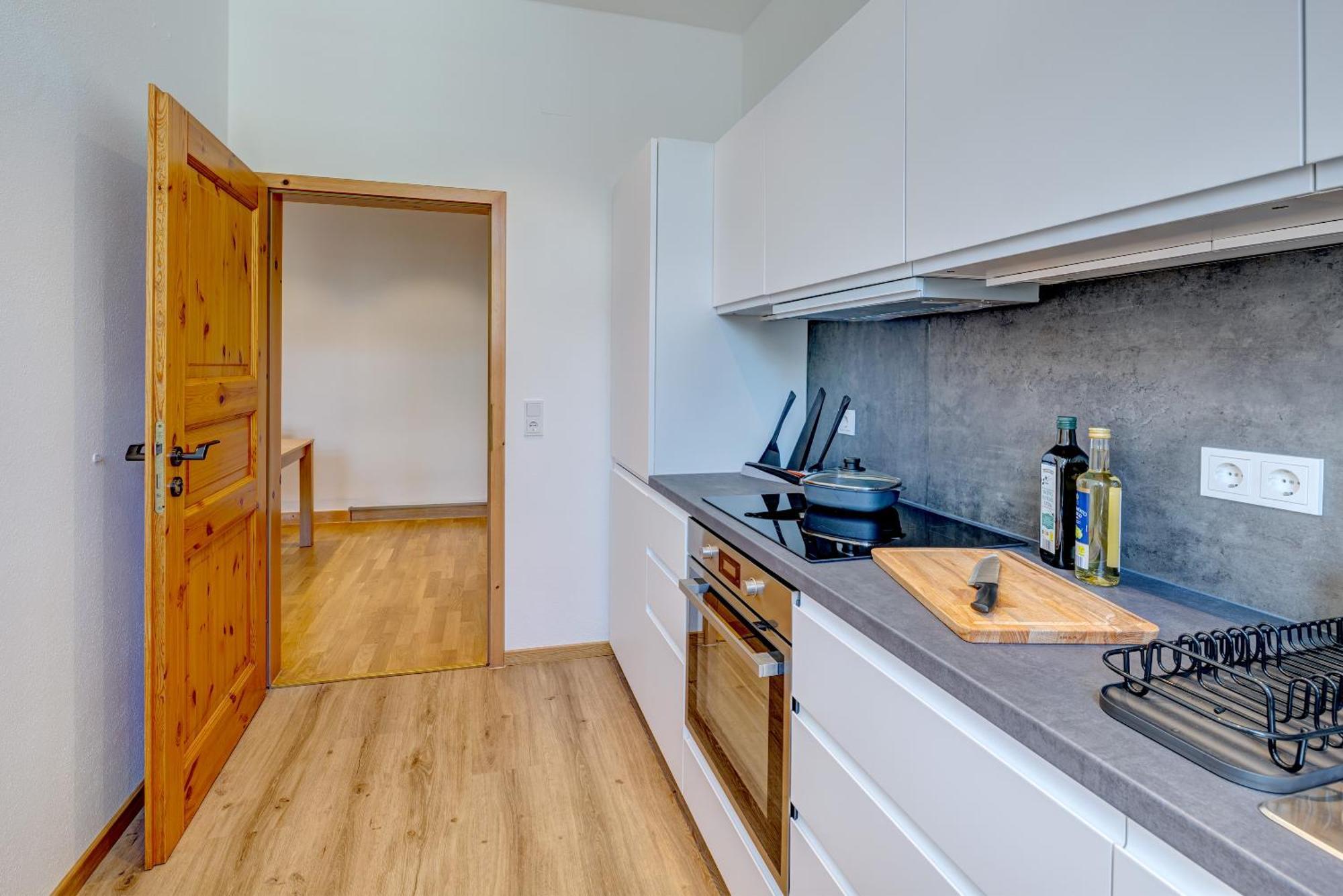 Kaza Guesthouse, Centrally Located 2 & 3 Bedroom In Apartament *