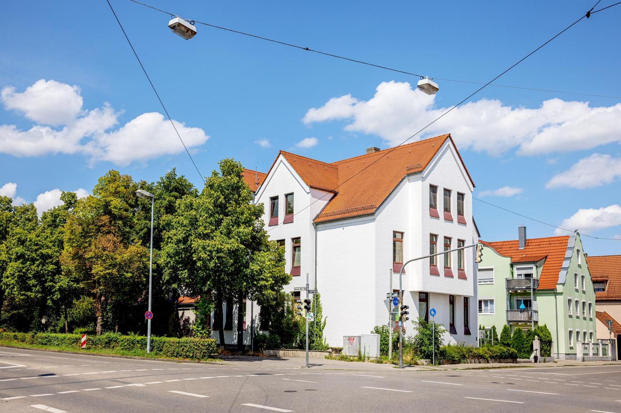 Apartament Kaza Guesthouse, Centrally Located 2 & 3 Bedroom In *