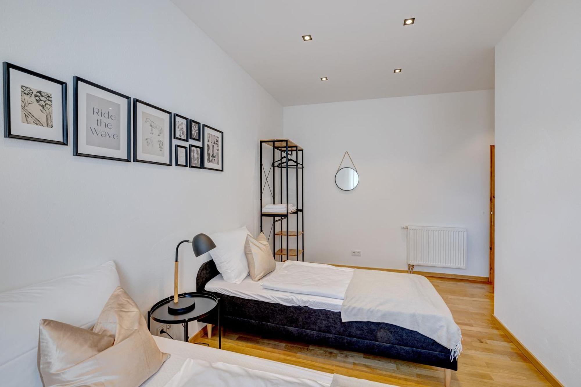 Kaza Guesthouse, Centrally Located 2 & 3 Bedroom In Apartament Augsburg
