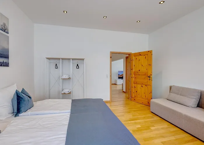 Kaza Guesthouse, Centrally Located 2 & 3 Bedroom Apartments In Augsburg