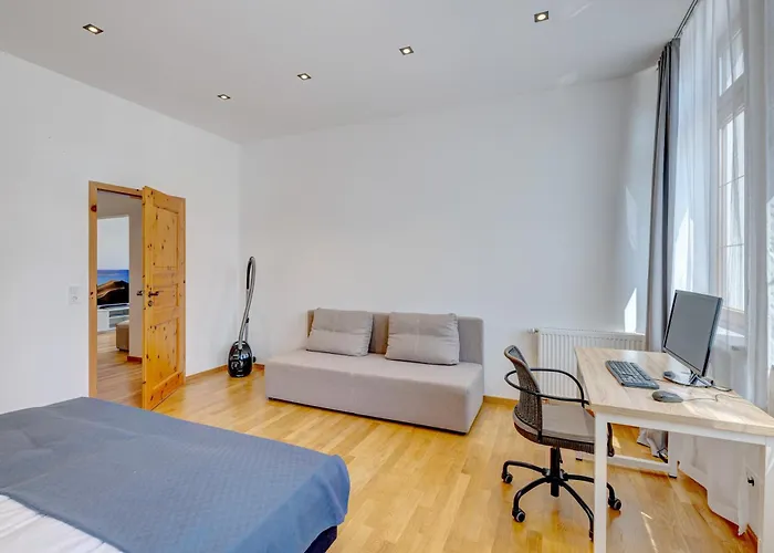 Kaza Guesthouse, Centrally Located 2 & 3 Bedroom Apartments In Augsburg