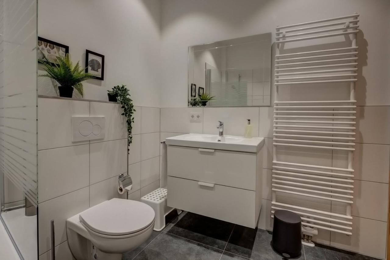 Kaza Guesthouse, Centrally Located 2 & 3 Bedroom In
