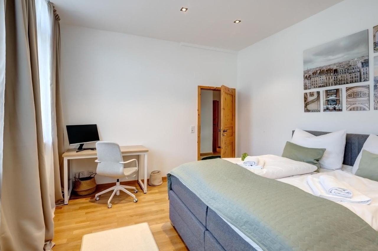 Kaza Guesthouse, Centrally Located 2 & 3 Bedroom In