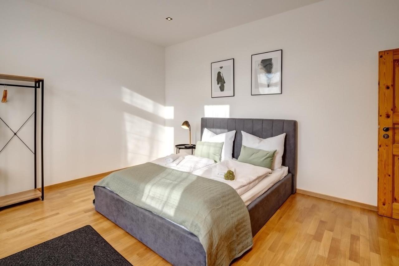 Kaza Guesthouse, Centrally Located 2 & 3 Bedroom In Apartment *
