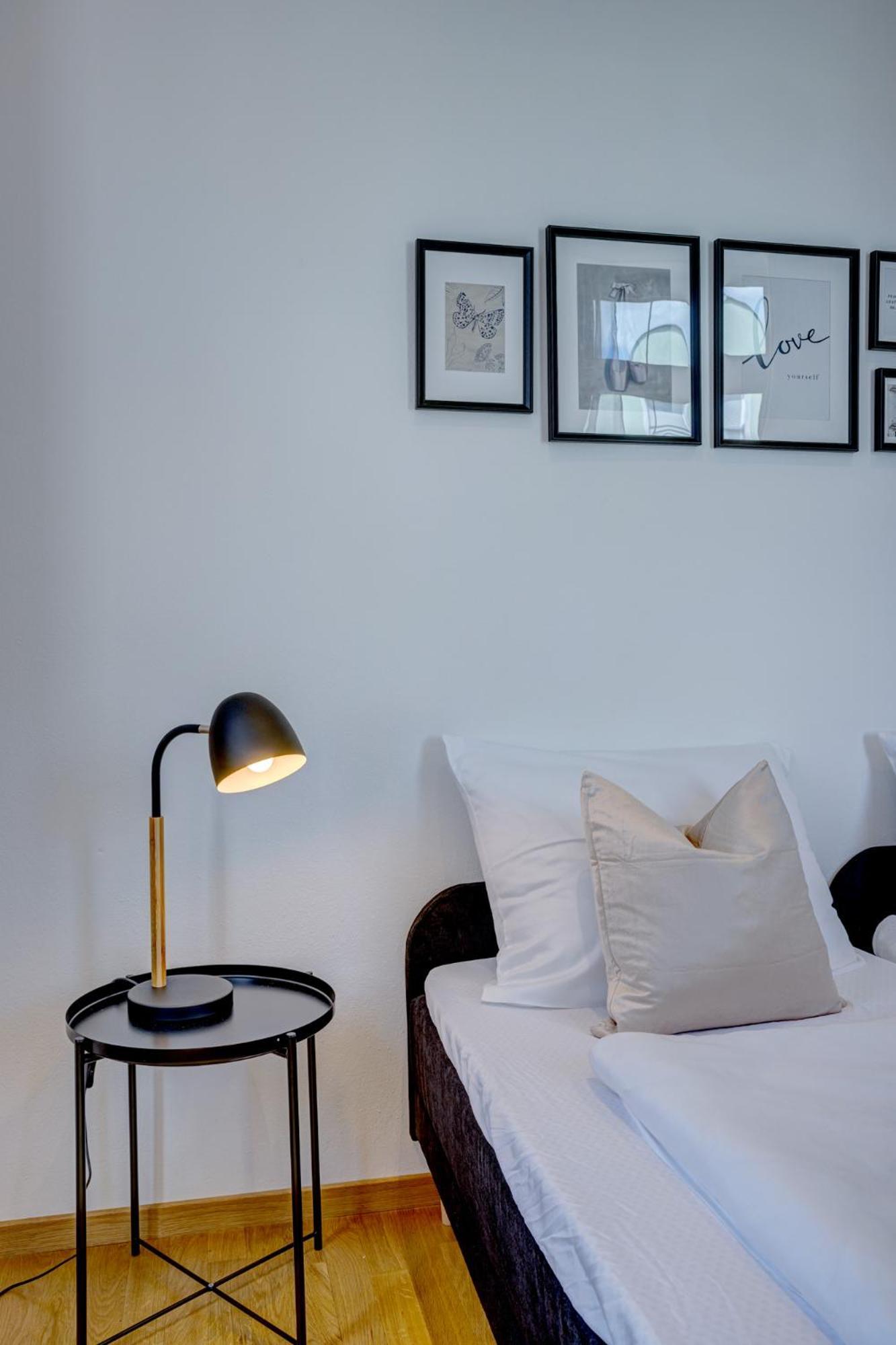 Apartment Kaza Guesthouse, Centrally Located 2 & 3 Bedroom In