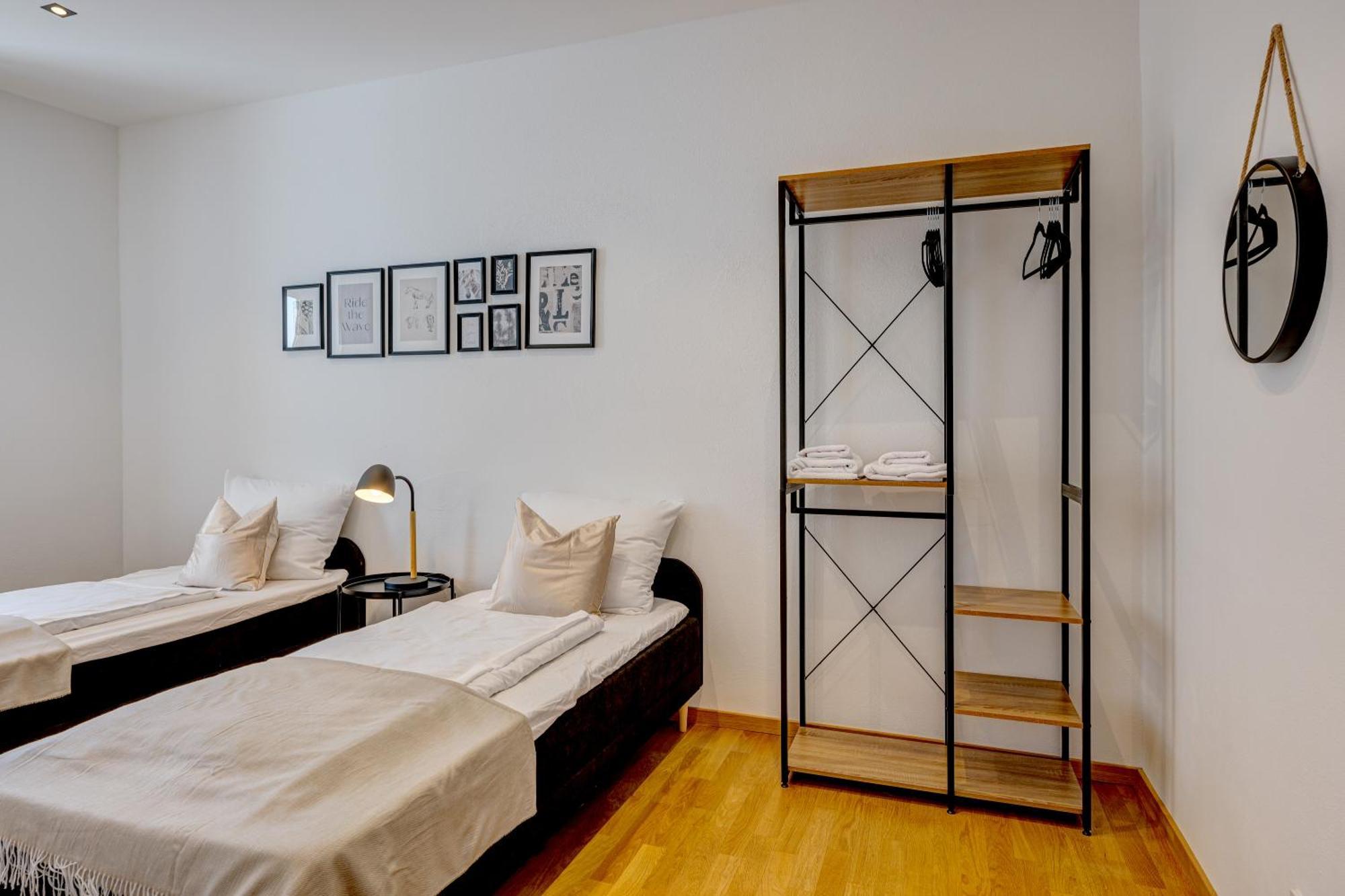 Kaza Guesthouse, Centrally Located 2 & 3 Bedroom In Augsburg