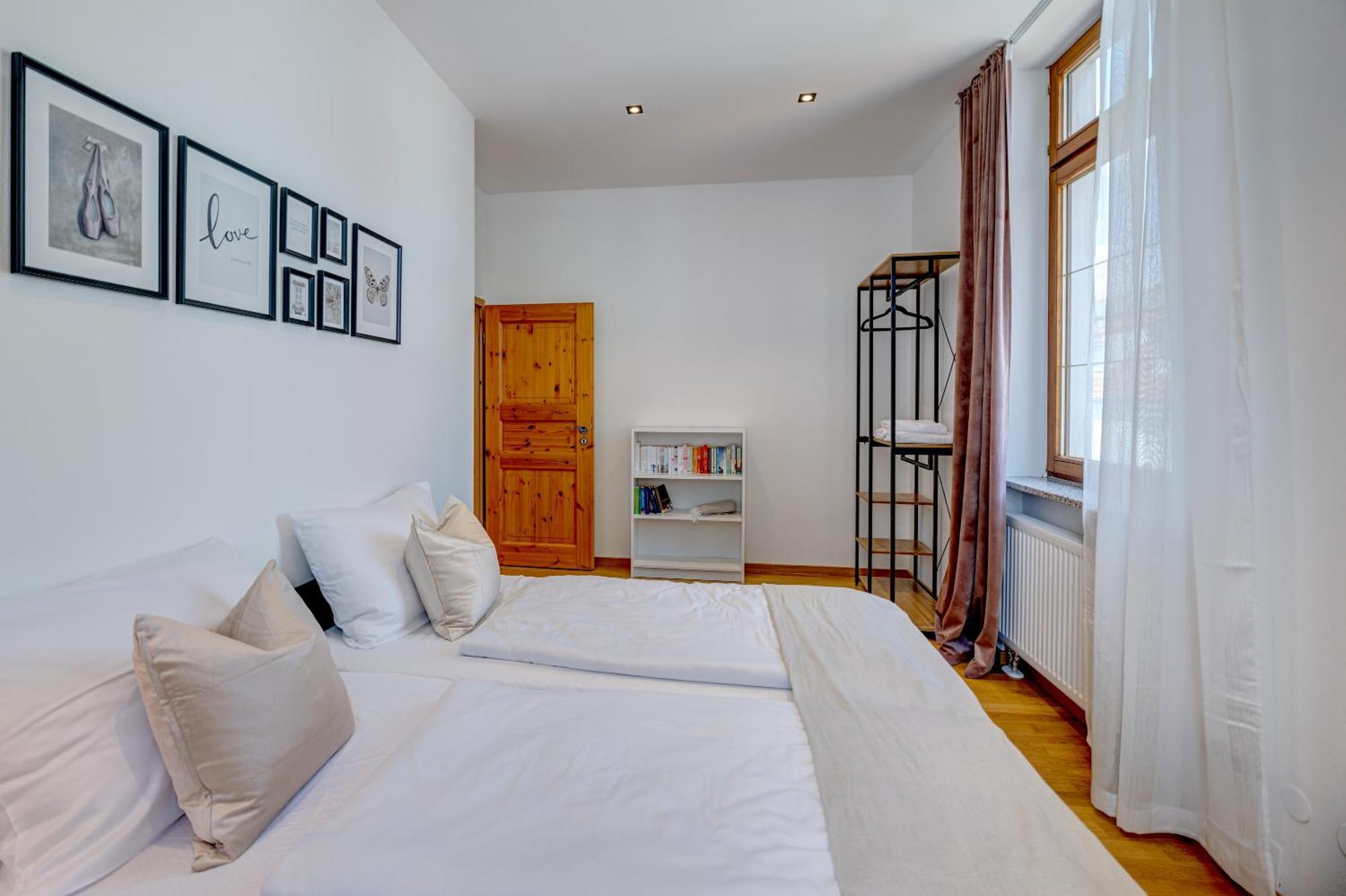 Kaza Guesthouse, Centrally Located 2 & 3 Bedroom In Augsburg