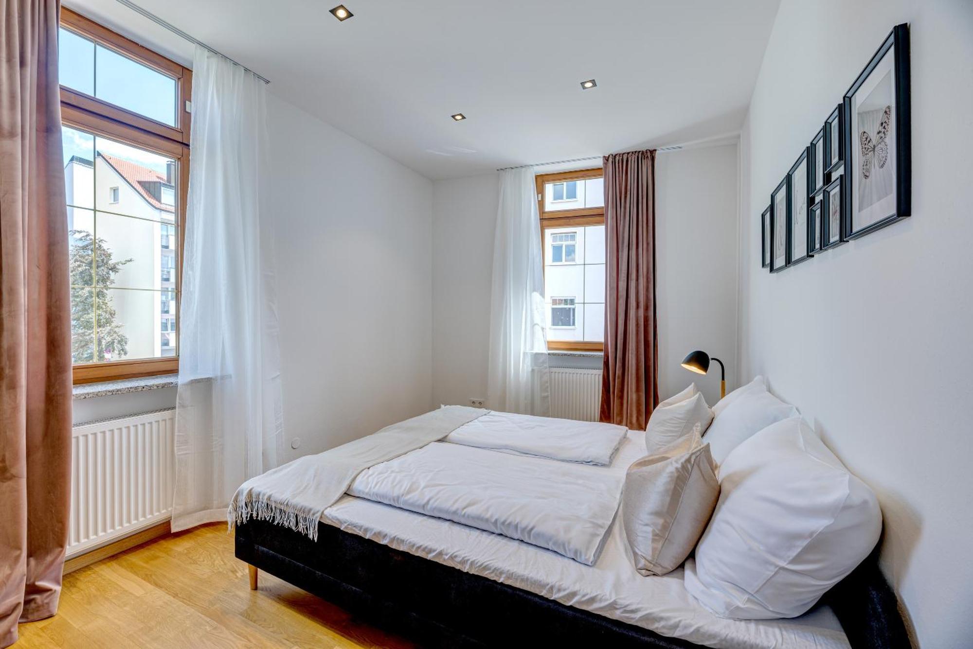 Kaza Guesthouse, Centrally Located 2 & 3 Bedroom In Apartment *